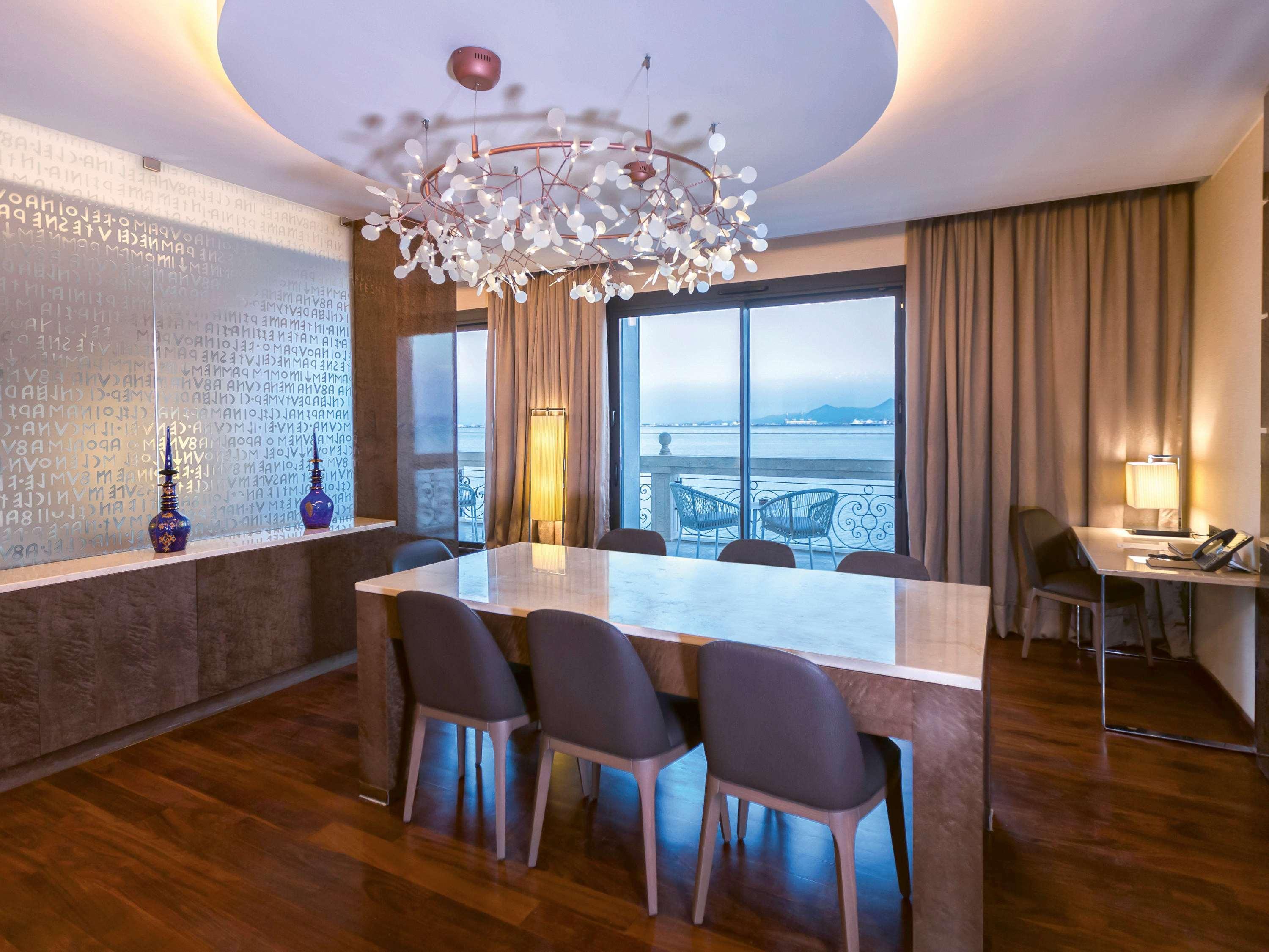 Moevenpick Hotel Du Lac Tunis Exterior photo The interior of the Presidential Suite