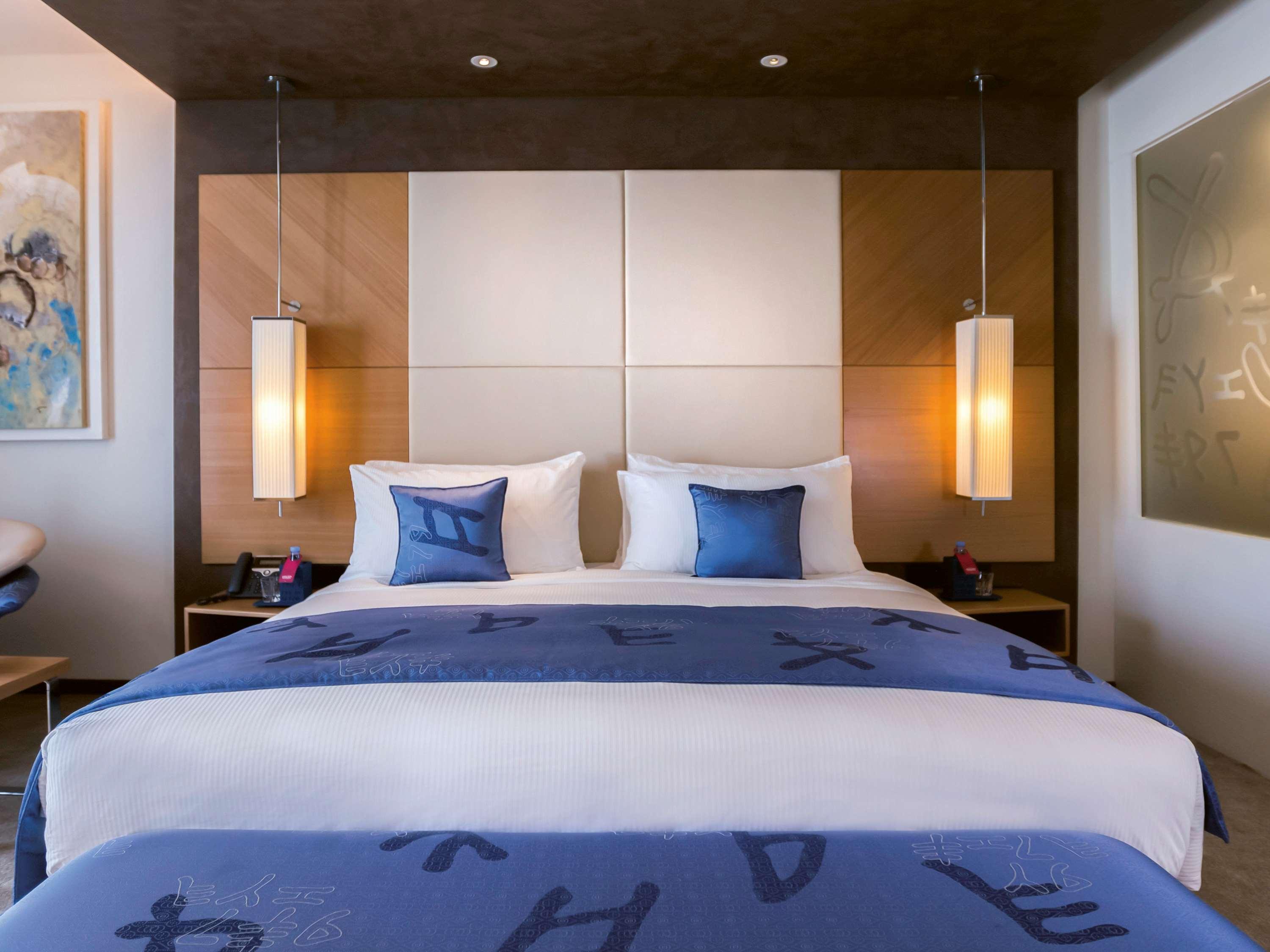 Moevenpick Hotel Du Lac Tunis Exterior photo A bedroom at the hotel