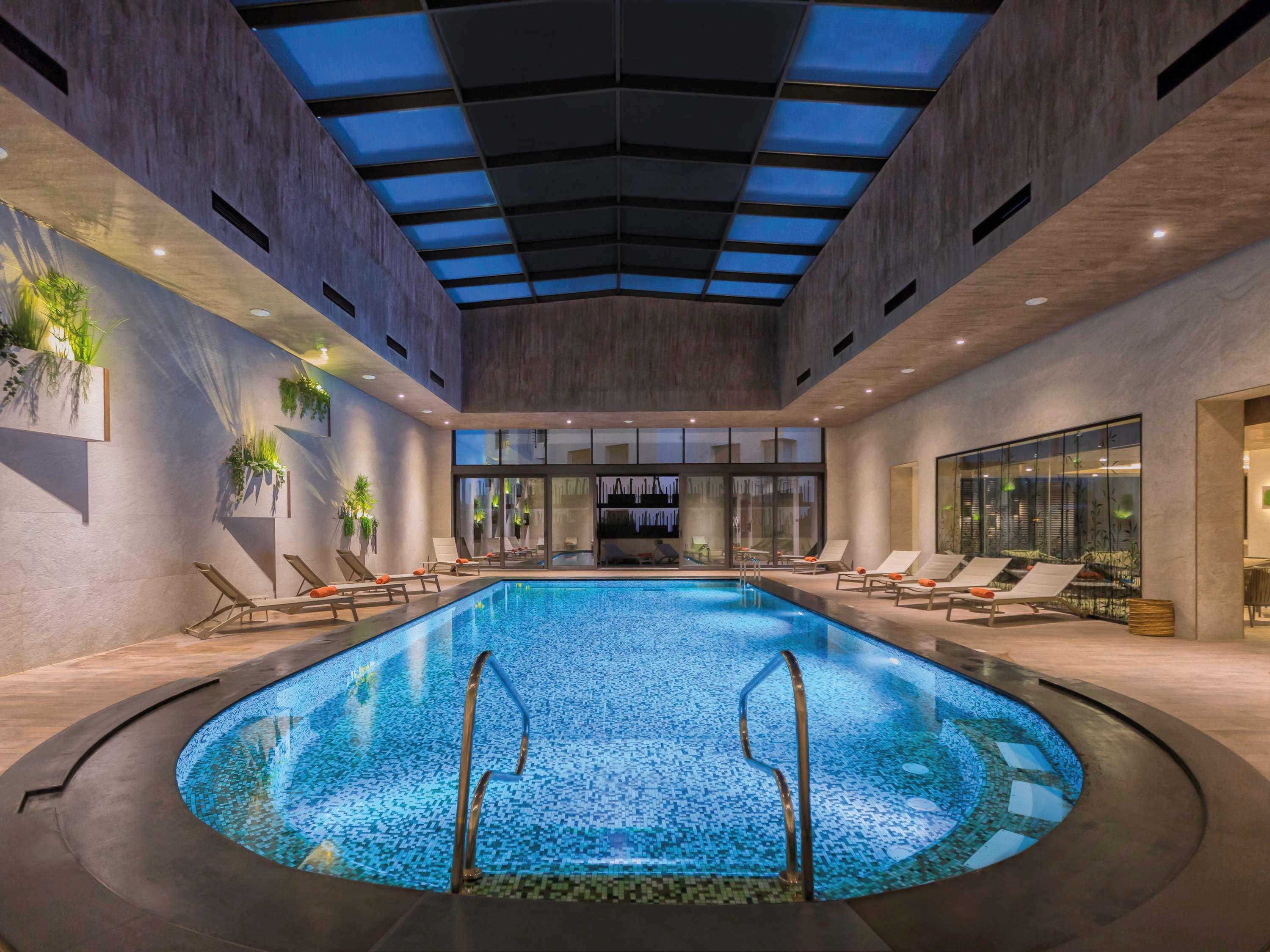 Moevenpick Hotel Du Lac Tunis Exterior photo Indoor pool