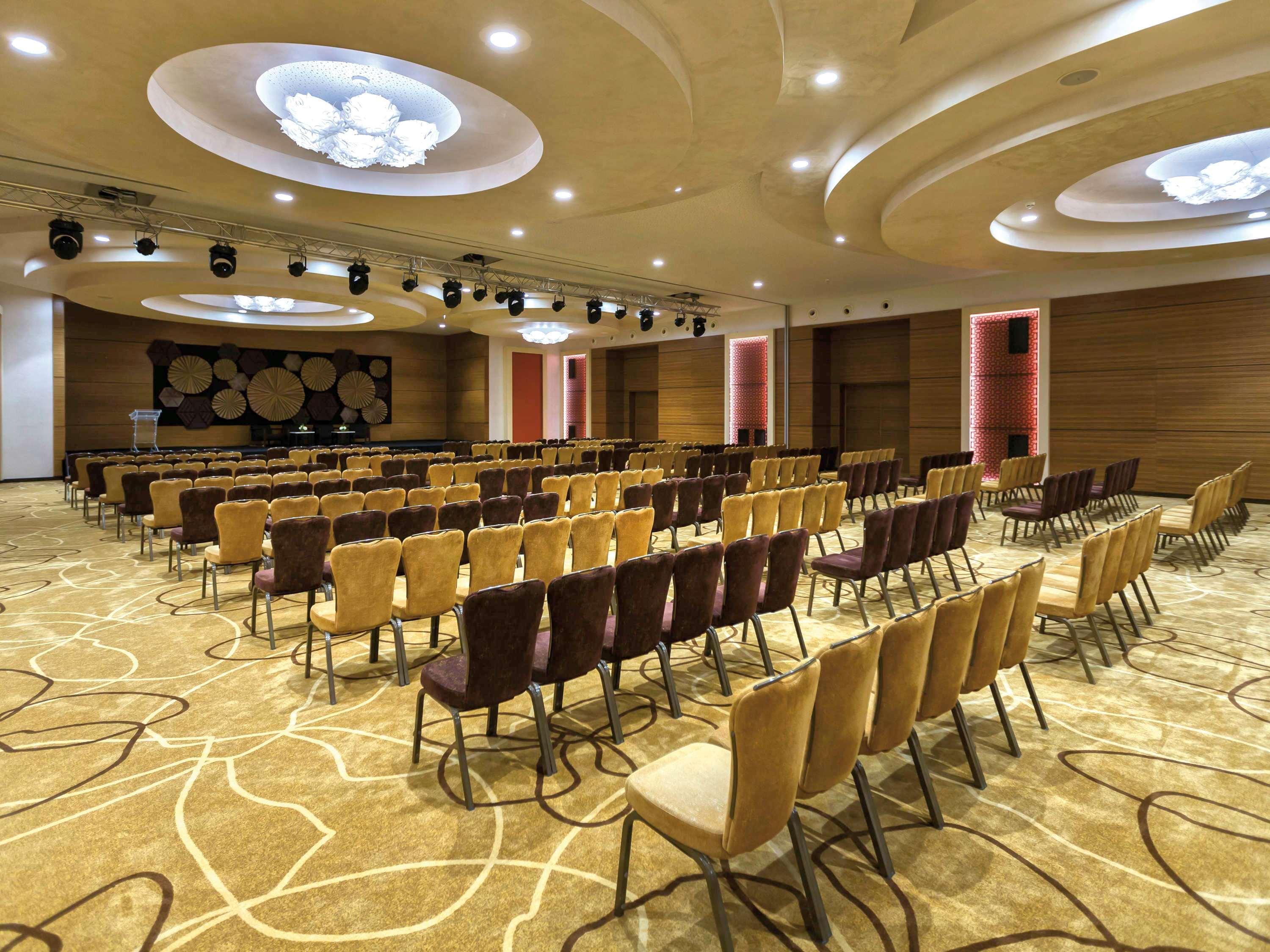 Moevenpick Hotel Du Lac Tunis Exterior photo The ballroom