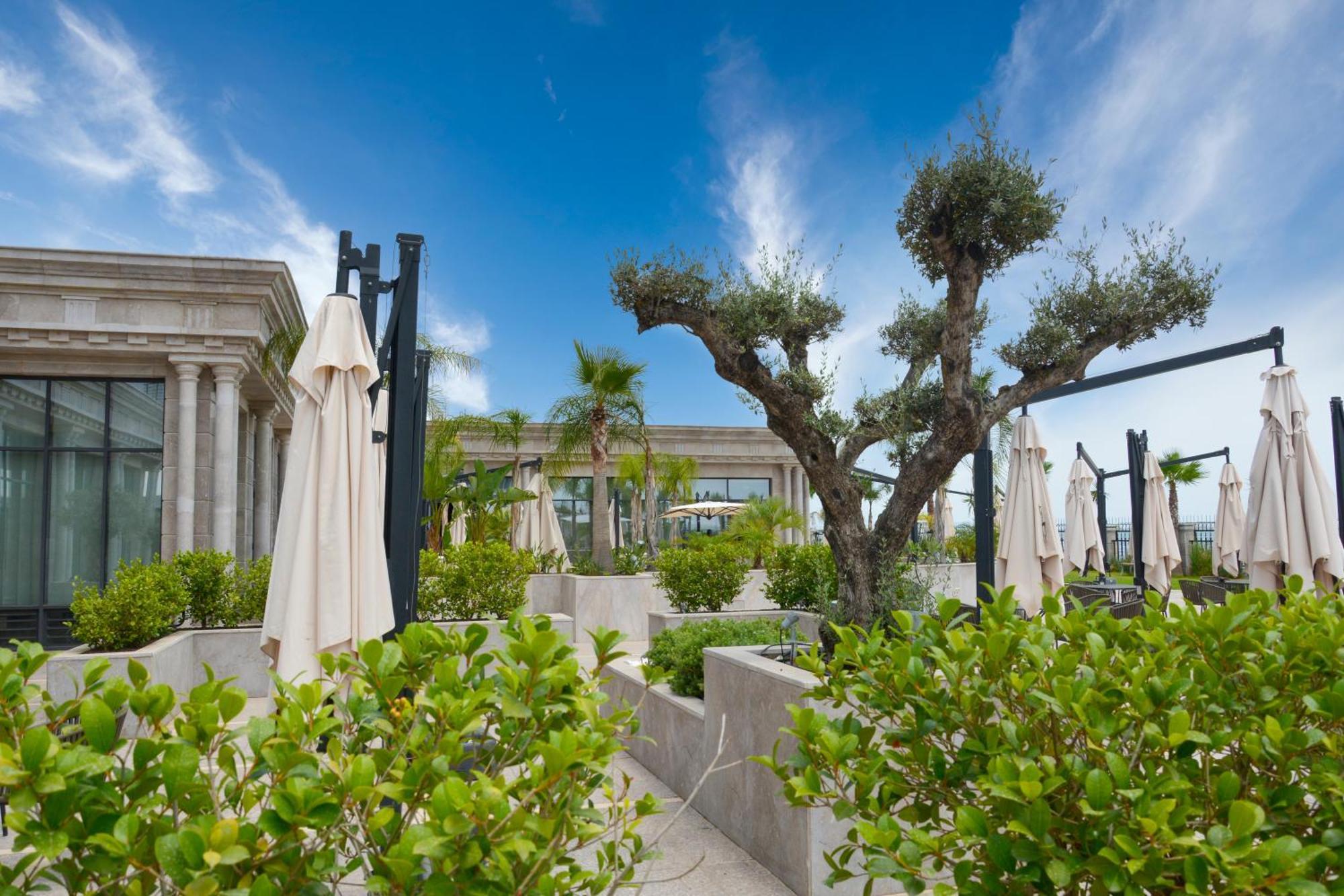 Moevenpick Hotel Du Lac Tunis Exterior photo The hotel's rooftop