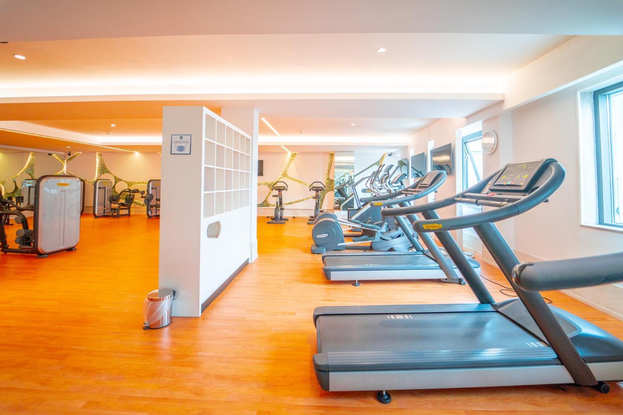 Moevenpick Hotel Du Lac Tunis Exterior photo The gym at the hotel
