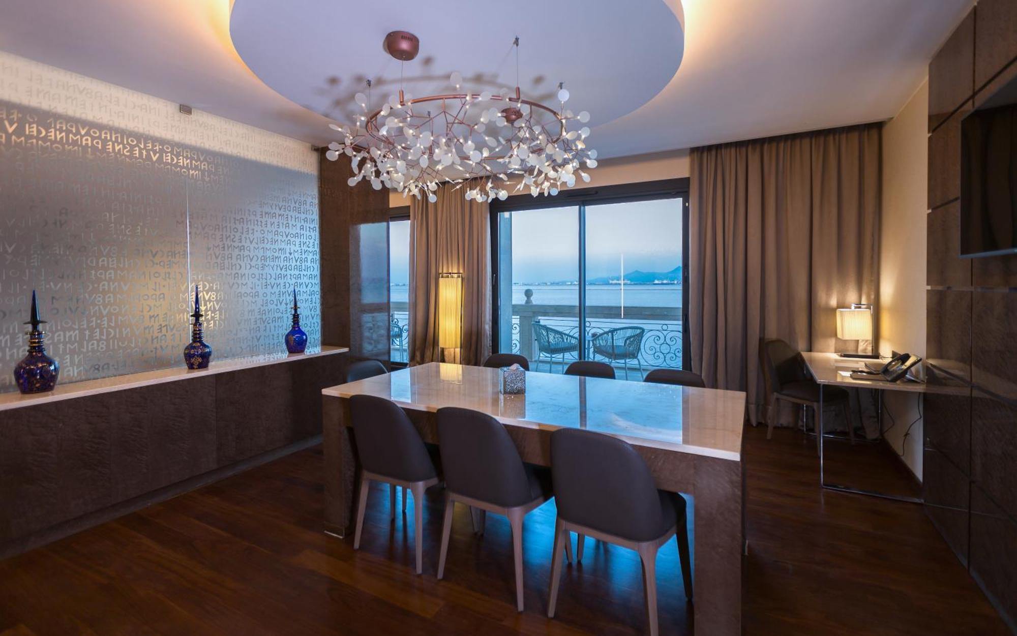 Moevenpick Hotel Du Lac Tunis Exterior photo A suite at the Four Seasons Hotel