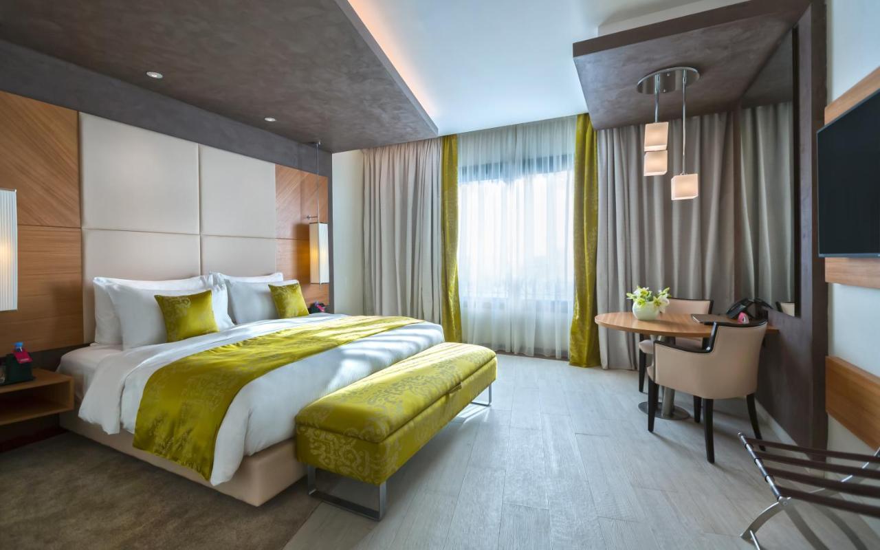 Moevenpick Hotel Du Lac Tunis Exterior photo A room at the hotel